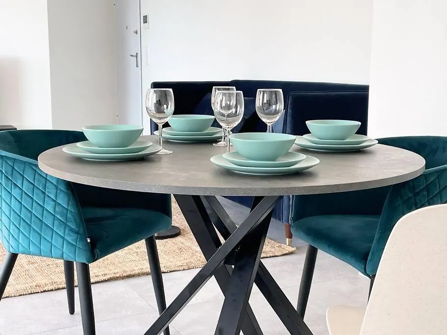 New & Large 1 Bedroom In Center-Terrace & Parking - 142-100 Luxembourg Apartment